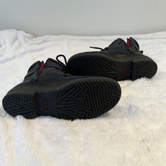 Ugg waterproof boots. Size 7 - Picture 7 of 9